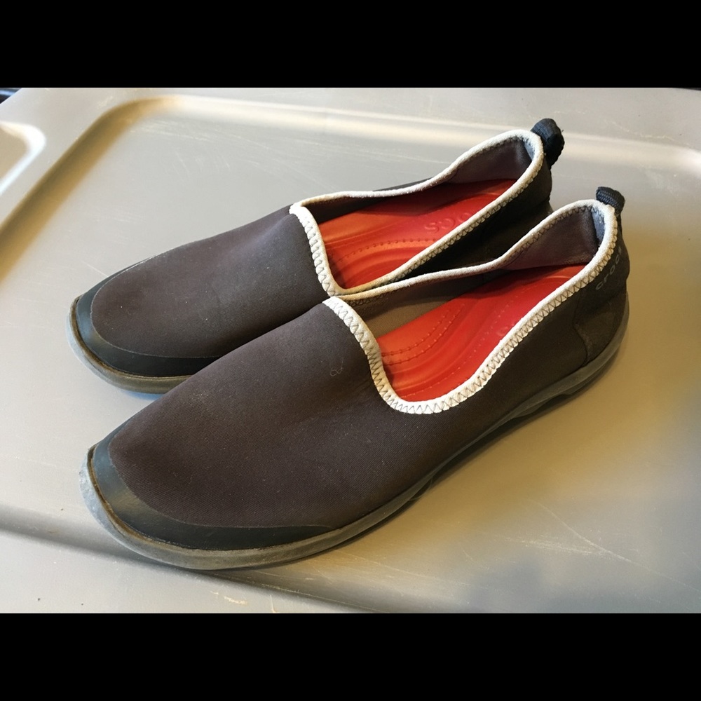 Black Crocs